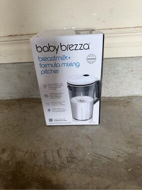 baby brezza White Breastmilk + Formula Mixing Pitcher